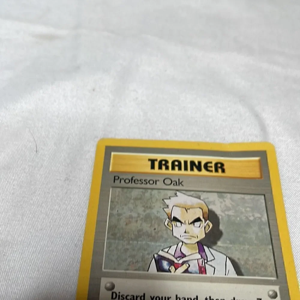 Pokémon Professor Oak 88/102 Trading Card.